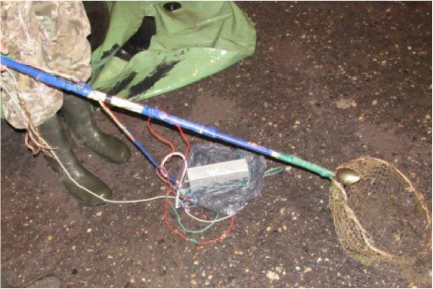 Электроток для незаконного лова рыб использовал браконьер в Алматинской области